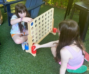 Choose laid-back Atlanta restaurants that offer low-cost menu items AND fun for kids! Photo by Melanie Preis