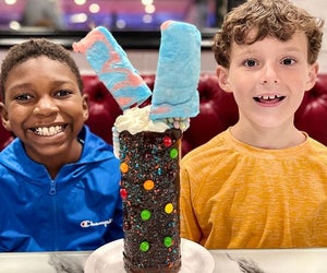 A trip to Foxwoods Resort can be a pretty sweet getaway for the whole family! Photo by @elidgoss courtesy of the Sugar Factory Facebook page